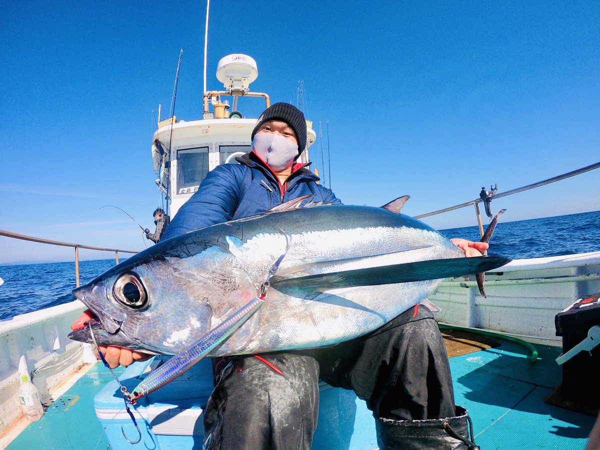 ハル 最近メジャークラフトに助けられまくっている ビンチョウマグロはジグパラバーチカルロングシルバー250g ブリは同0g ロッドは両方ソルパラ60mh 次はクロステージ86tunaでキハダマグロを釣り上げる メジャークラフト ジグパラ ソルパラ クロ ハル 最近メジャークラフトに助けられまくっている ビンチョウマグロはジグパラバーチカルロングシルバー250g ブリは同0g ロッドは両方ソルパラ60mh 次はクロステージ86tunaでキハダマグロを釣り上げる メジャークラフト ジグパラ ソルパラ クロ