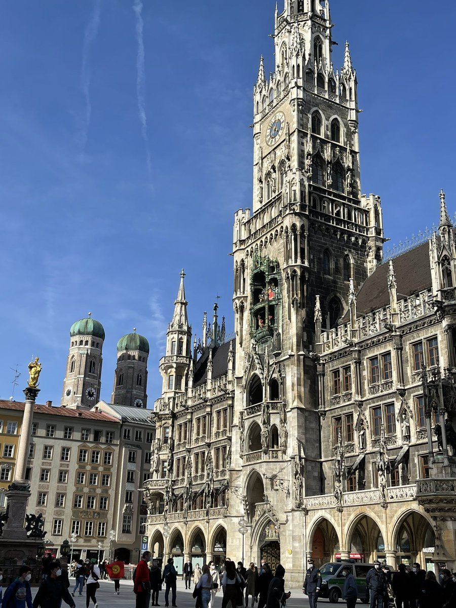 cmsatsch's tweet photo. Endlich ein Hauch von Normalität. Heh, ich habe meine Wohnung verlassen #muenchen https://t.co/WNtUviJsjr