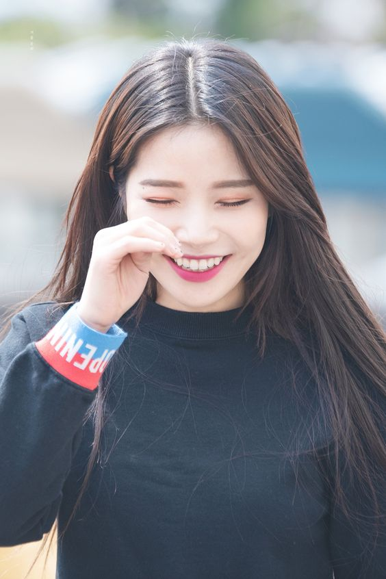 youniverse_22's tweet photo. To the woman
#BrightestSolarDay
who has the prettiest and warmest smile..
#햇살같은_용선아_생일축하헤헿
Solar-unnie, Happy Birthday! 🎂🎁😘
#마마무 #솔라 
You are our greatest gift 🎀
#MAMAMOO #SOLAR 
@RBW_MAMAMOO https://t.co/zhcUyDwDZP