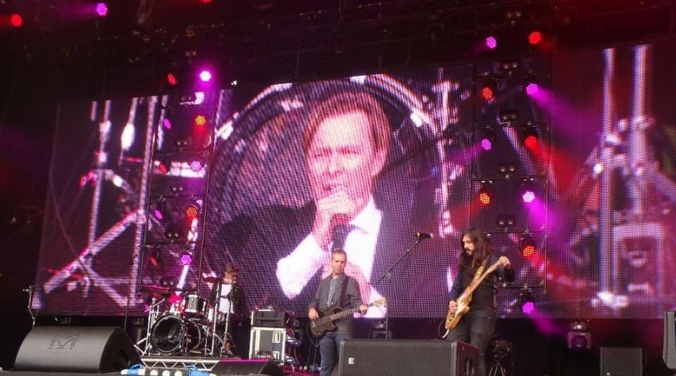 Hi folks!! Here's a snap from the @rewindfestival - somehow @ClarkDatchler seems to have wondered off, got himself a bit lost, taken a wrong turning and found himself on the big telly - leaving Mike and Marcus totally oblivious to the situation! Opps! 📺 🎵 🎸