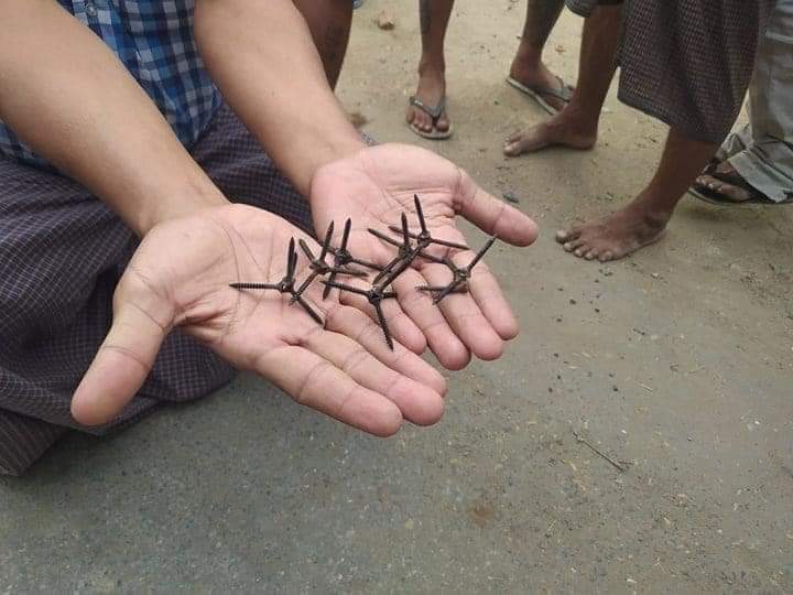 Pomelo37725866's tweet photo. We'll never forget and forgive what happened in #Mandalay today. Inhuman armed forces threw iron spikes snd stones into the crowd and fired real bullets and tear gas too.

TW//Wound Blood

SUPPORT CRPH
#Feb20Coup 
#WhatsHsppeningInMyanmar https://t.co/mfY7vTYBXn
