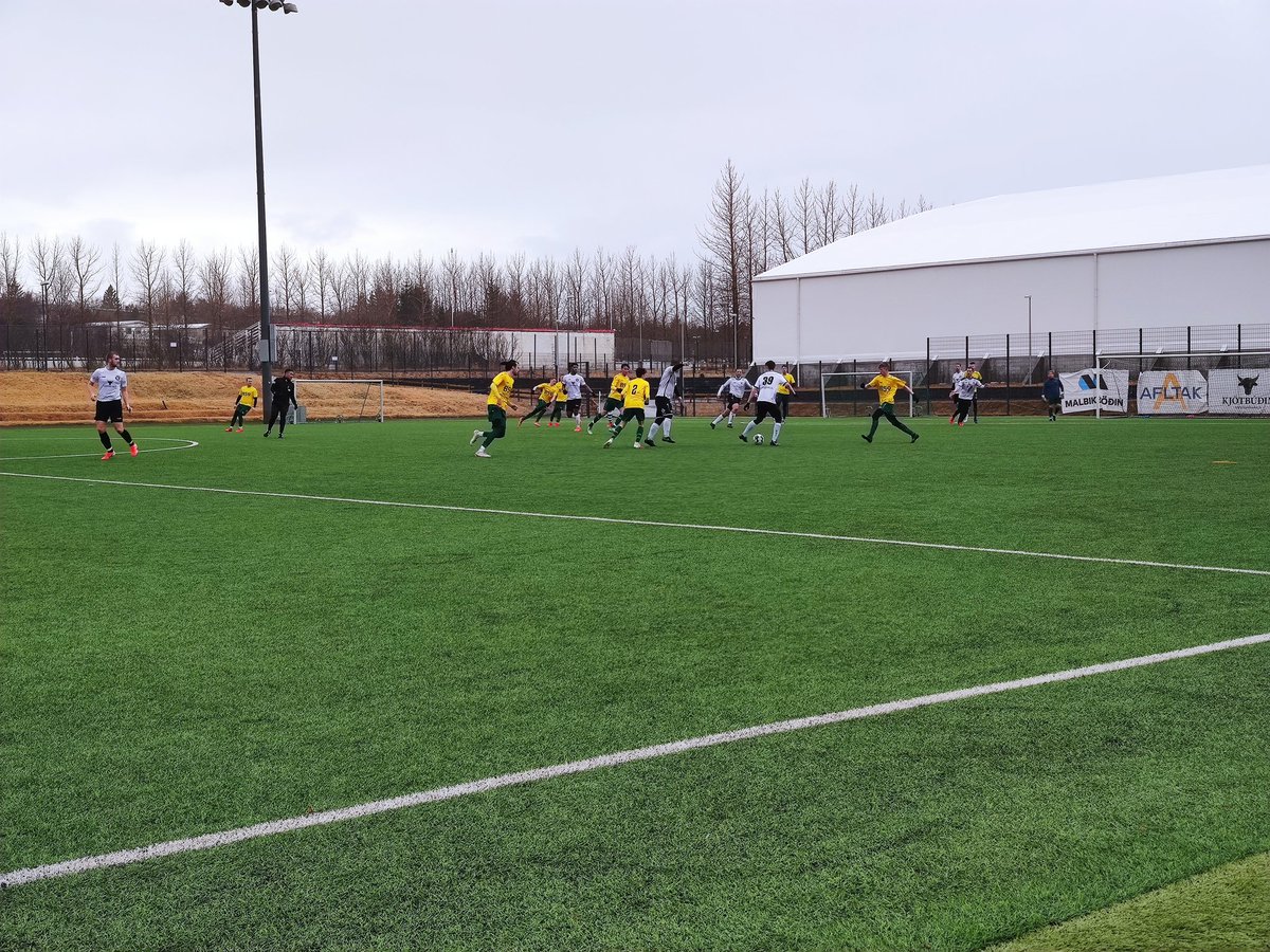 Leik lokið í Mosfellsbæ gegn <a href="/HvitiRiddarinn/">Hvíti Riddarinn</a>:
0-1 Óttar Bergmann
0-2 Sölvi úr víti
1-2
1-3 Viktor Már
2-3
2-4 Óttar Bergmann
3-4
4-4