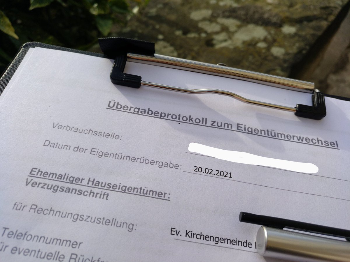 Ich habe gerade ein* Haus verkauft. Und was macht ihr heute so?

*leerstehendes Pfarrhaus 

#waspfarrerinnensomachen #erstesmal