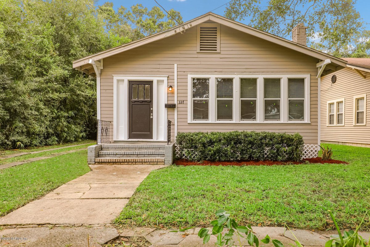 RedZoneRealty's tweet photo. Check out our #listing in #Jacksonville #FL  #realestate #realtor https://t.co/hw5fcj313N https://t.co/JMnycr5fKc