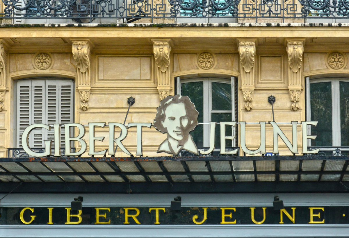 Eric_Anceau's tweet image. Gibert Jeune c’est fini 
Avec la fermeture de ses 4 magasins historiques du Quartier Latin, c’est un peu de nous-mêmes qui disparaît aujourd’hui...