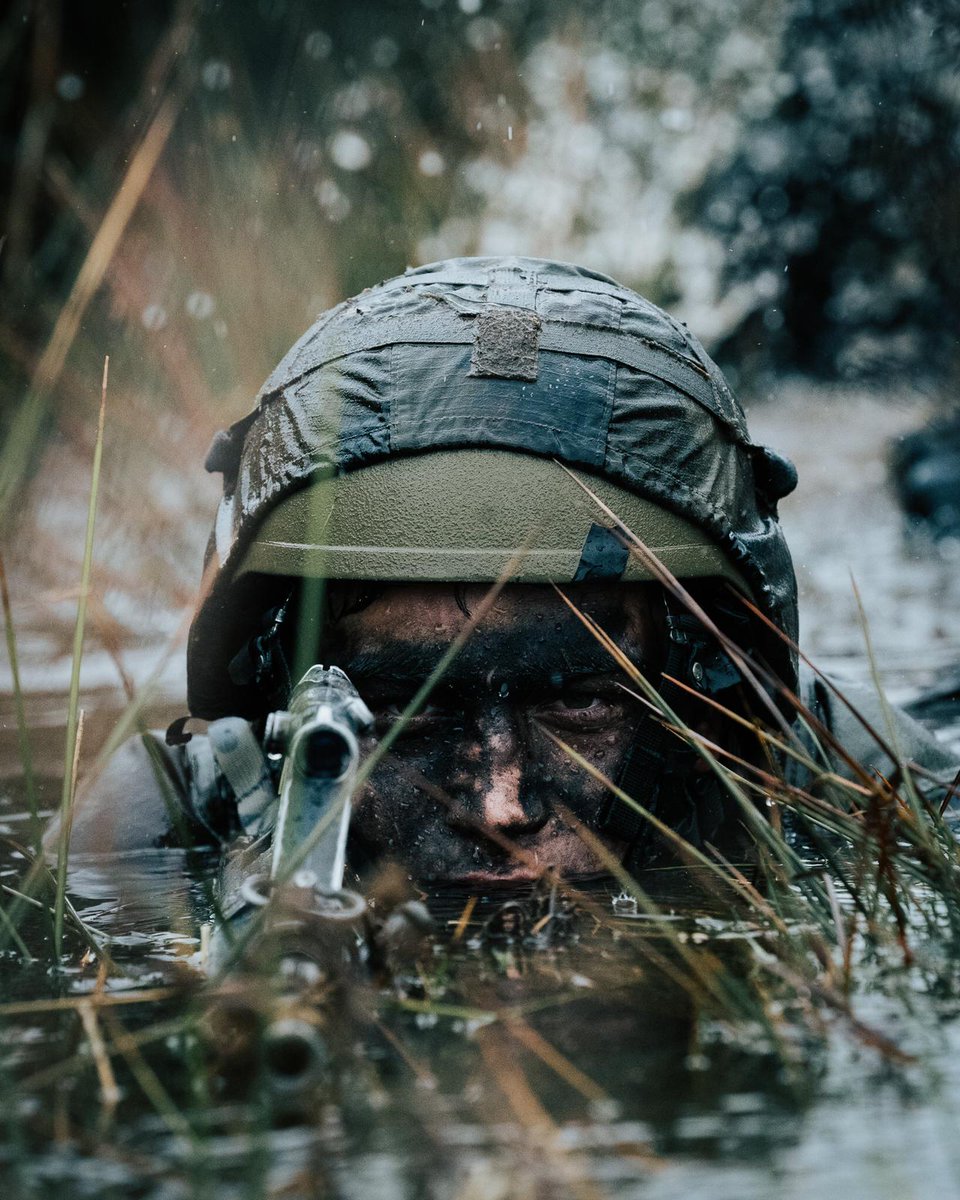 Inclement weather makes for 2 things... Excellent training conditions and even better photography. 160 2* Pl ground appreciation. #DílisGoBráth 📷 Pte @DerekFeehan Thread ⤵️