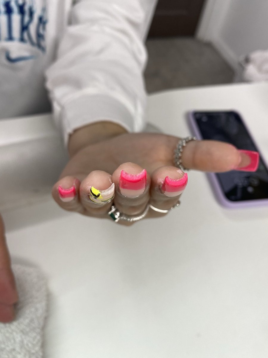 shellymnails's tweet photo. she did say she was going to the sunshine state ๐
โข
โข
#localnailtech #Massachusetts https://t.co/ScQQqnI9CM