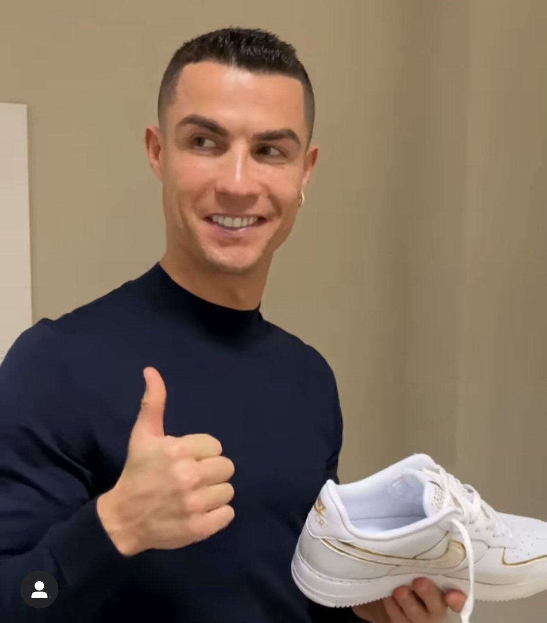 TCR. on X: 🎁 Cristiano Ronaldo with a gift from Nike on his birthday.   / X