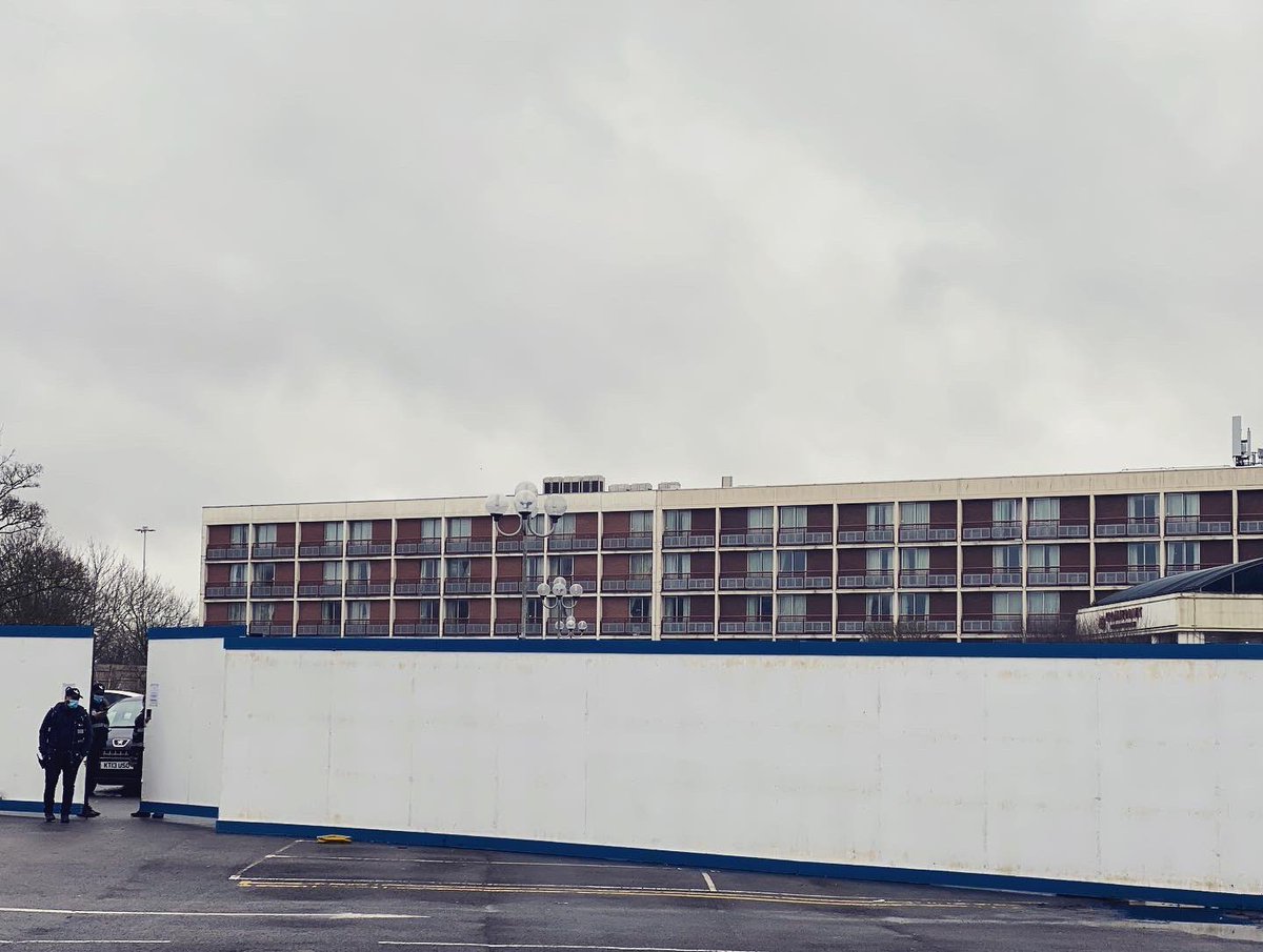 ShadiaED's tweet photo. Crown Plaza hotel in Heathrow enclosed by newly erected by 8ft wall is now holding 400 #AsylumSeekers
It is quickly becoming #Napier2 as ppl say they are treated like animals & it is a prison as they are forced into 23hr a day curfew, given inedible food & stuck in legal limbo https://t.co/z9LJ3lAHwd