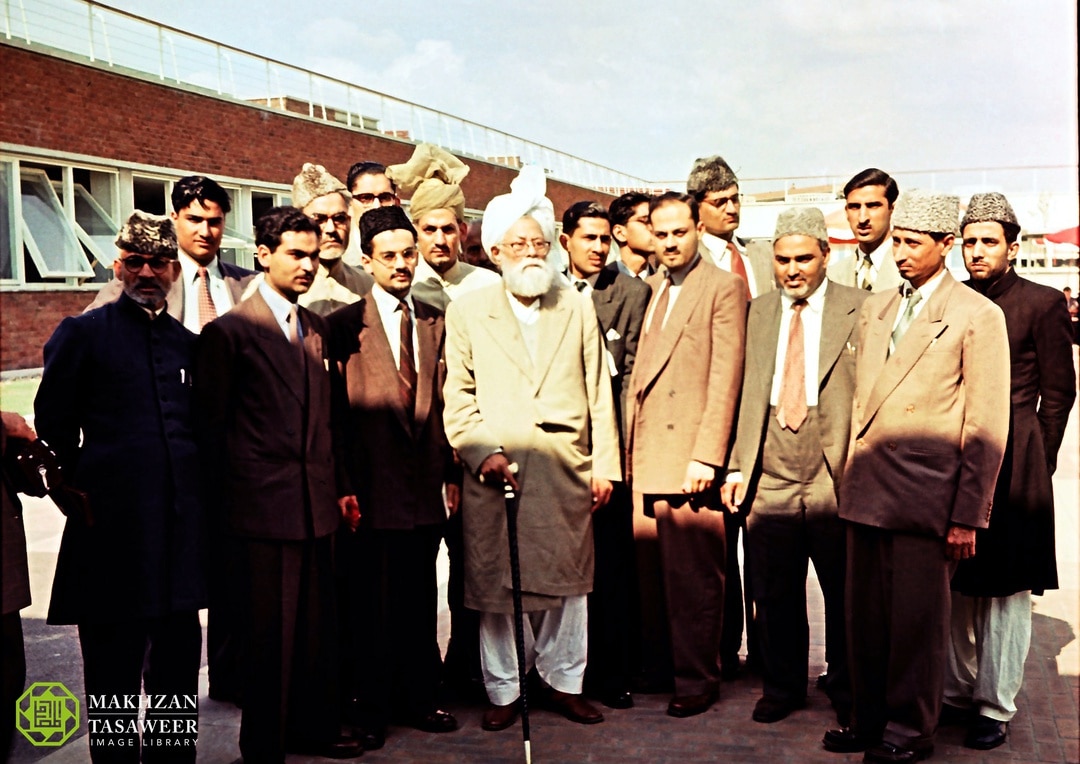 UKMuslimYouth's tweet photo. Hazrat Musleh Maud (ra) established Majlis Khuddamul Ahmadiyya in 1938. 

‘A nation cannot be reformed without the reformation of its youth’ - this is the great motto He gave us. 

Here is a thread on some amazing aspects of his life:

#MuslehMaudDay 

(1/13) https://t.co/yadtEP6cLa