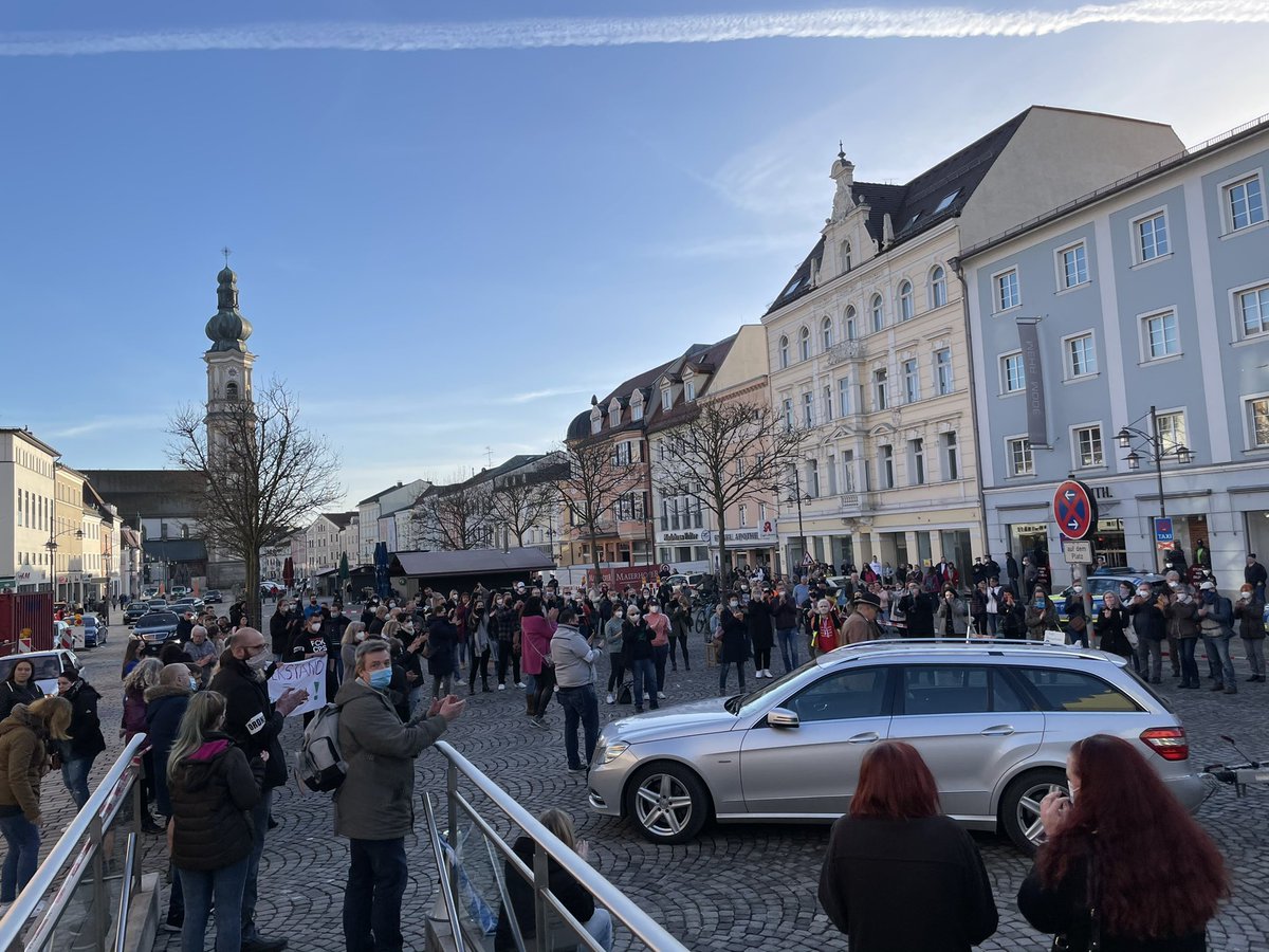 Simmerl19's tweet photo. 1622 Die Versammlung ist beendet
#deg2002 https://t.co/BJUfGjPmj5