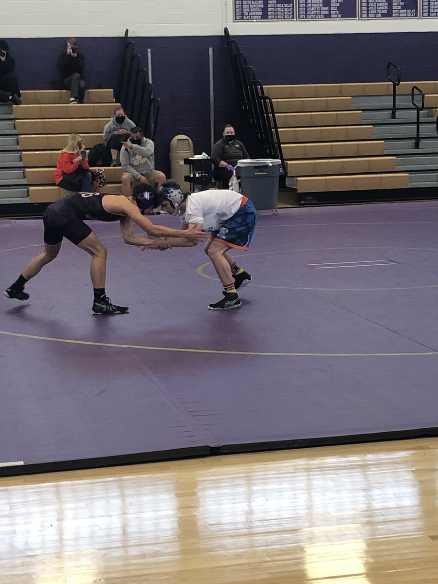 Saturday morning wrestling 🤼 scrimmage at The Burg!  Great way to start the day! <a href="/burgleopards/">Athletic Director</a> <a href="/SmithsburgHigh/">@Smithsburg High School</a>