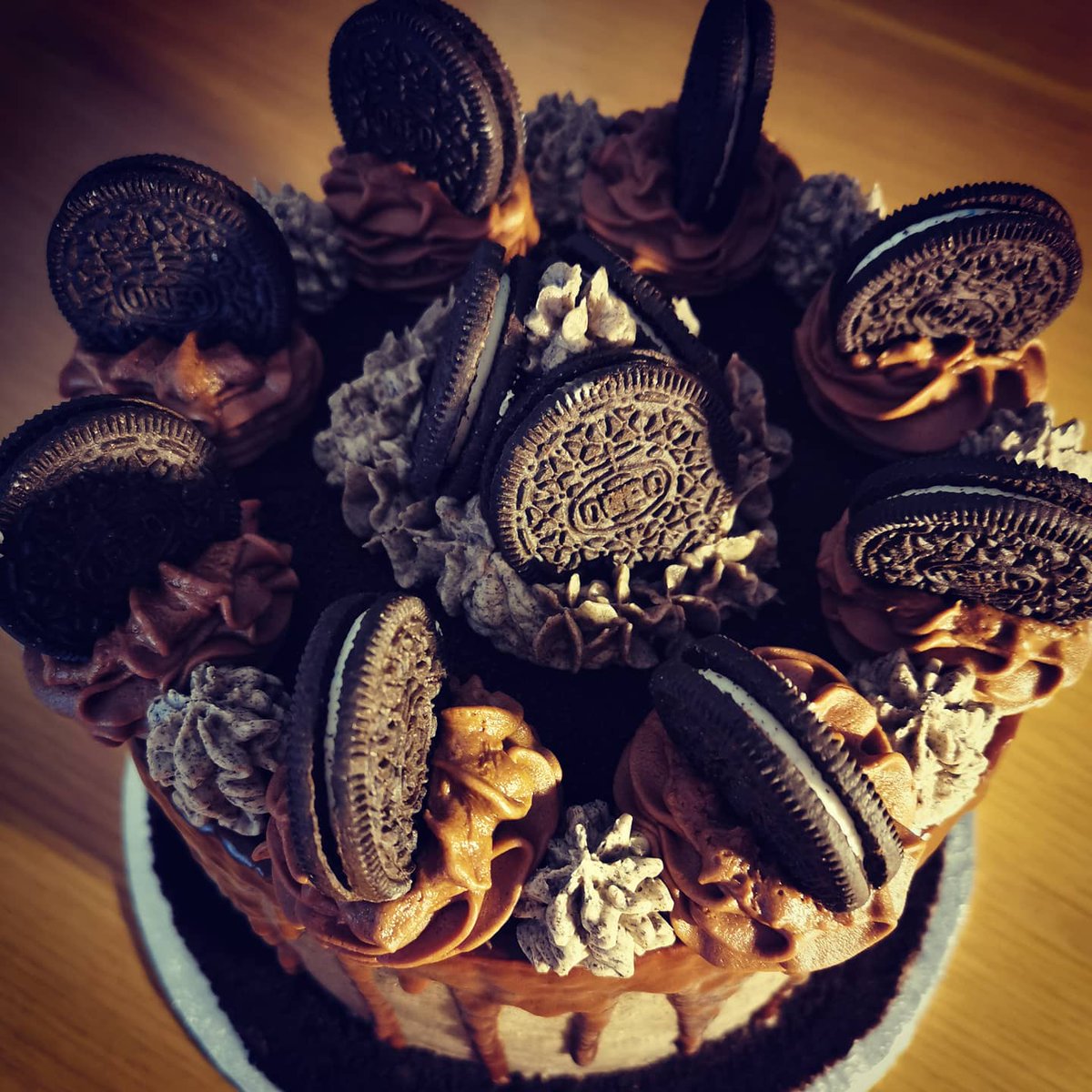 ClaireSmith_42's tweet photo. Been a #baking Saturday, @Oreo drip #cake ☺ #cookingwithclaire https://t.co/CrwvUETrHf