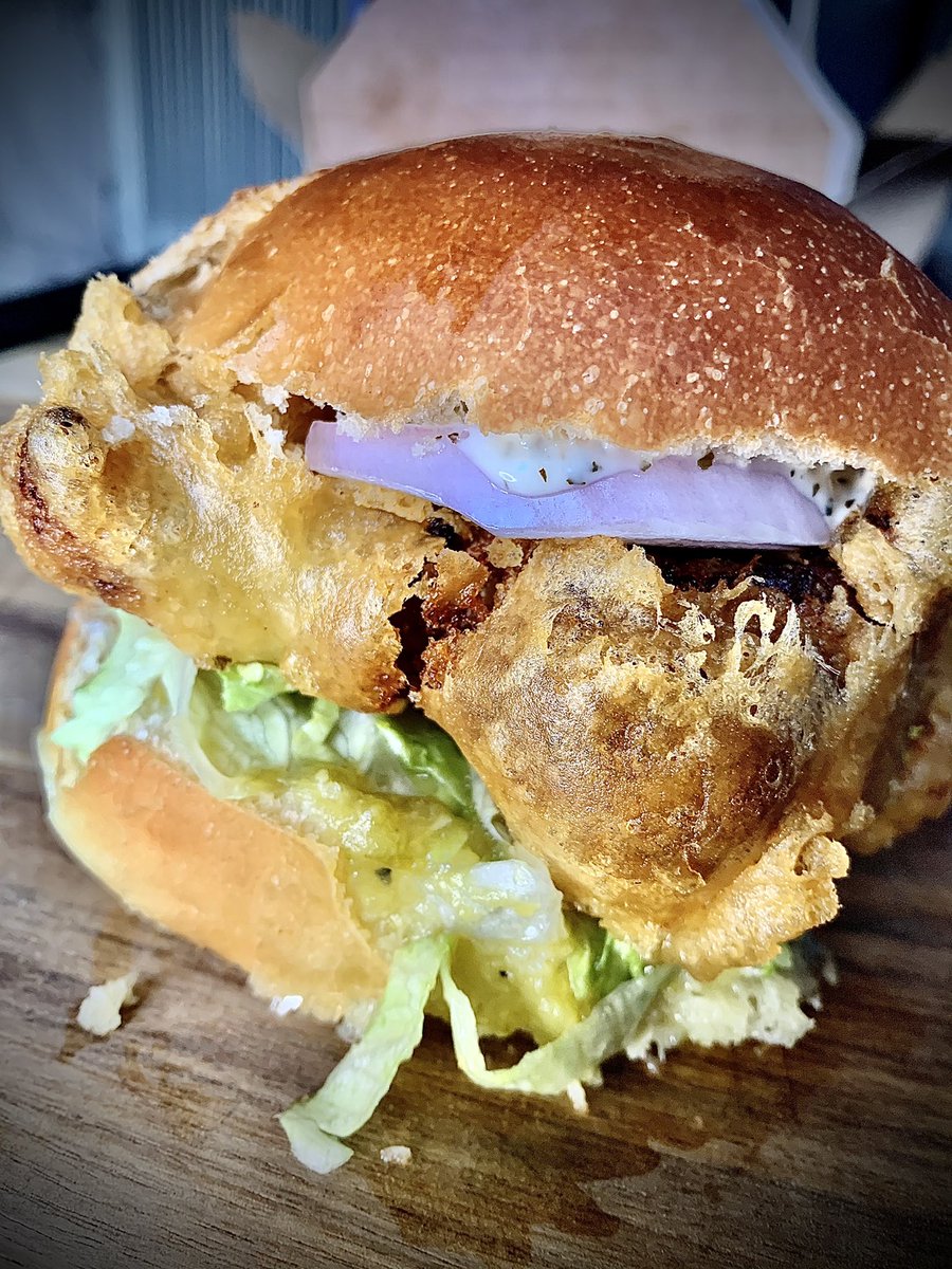 Waited a long time to try this but I can confirm the B30 from <a href="/FullofChaat/">Full of Chaat</a> is absolutely banging. That beer battered chicken is something else. Available this weekend from <a href="/DigbethDiner/">Digbeth Dining Club</a> click &amp; collect.