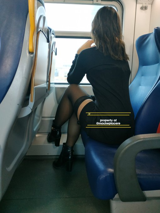 Ho il reggicalze biricchino oggi 😋 Avete visto il video ☺️ ▶️ https://t.co/5fAXt0wbB1 #stockingsgirl<a href="/tag/exhibicionist"class="tags"><span>#exhibicionist</span></a><a href="/tag/stockingsgirl"class="tags"><span>#stockingsgirl</span></a>
