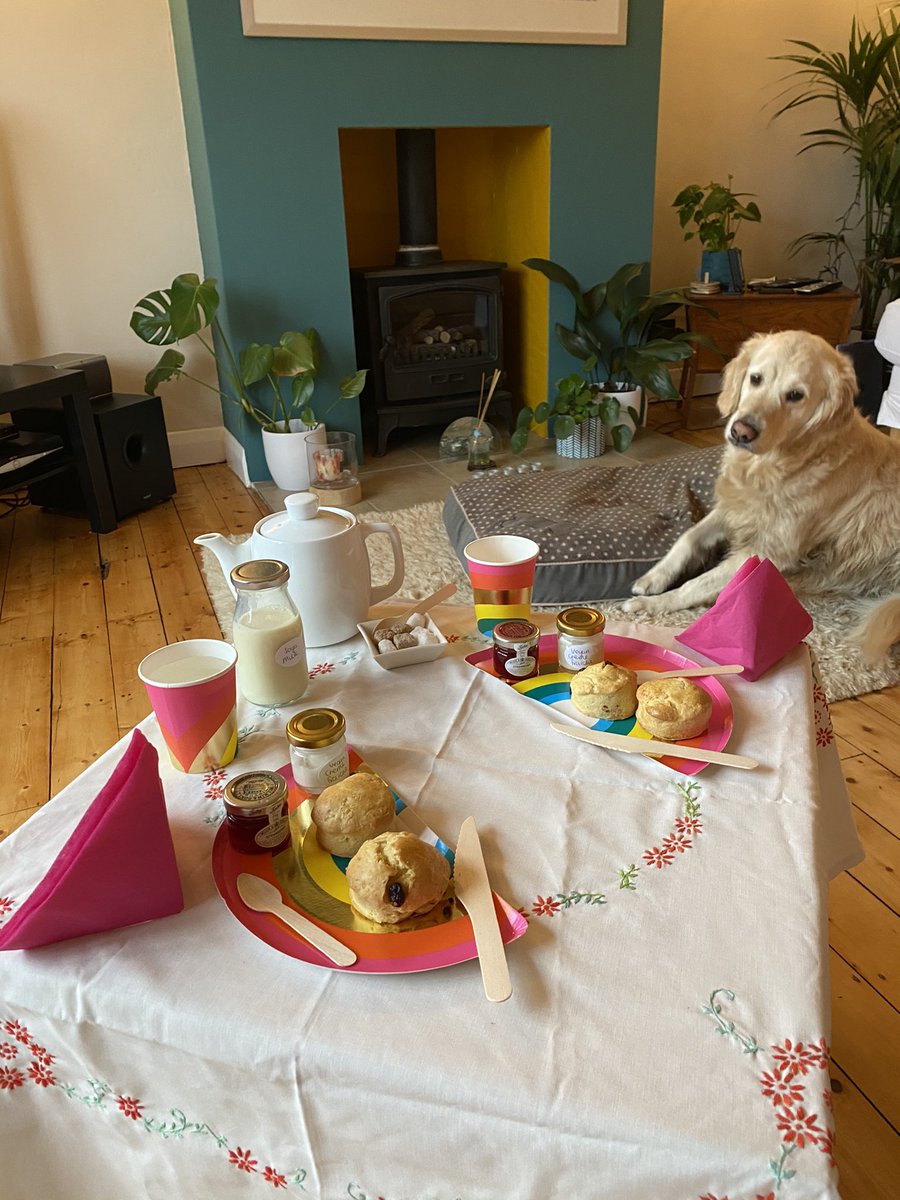 g_fielding's tweet photo. Just enjoying a gorgeous #lockdown treat from @BrewAndBakes. A delightful #vegan afternoon tea. Thank you. ☕️☕️🧁😊😍 https://t.co/WIjqYuum8d