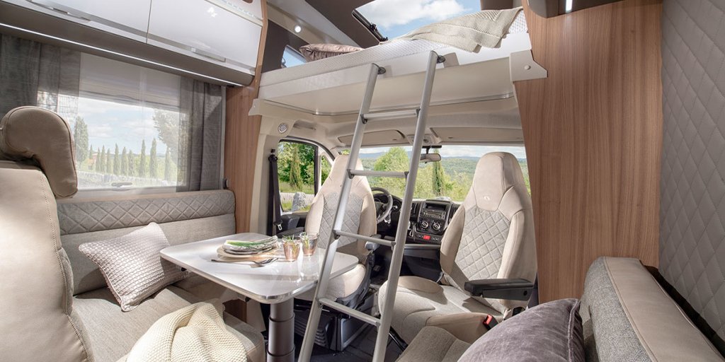 Bizim aşkımız ona ekstra - large! 🙌 Coral XL, cezbeden görüntüsü ve kullanışlı yanıyla bir moto karavanın nasıl olması gerektiğini belirliyor.💯

#adria #nngrup #karavan #kamp