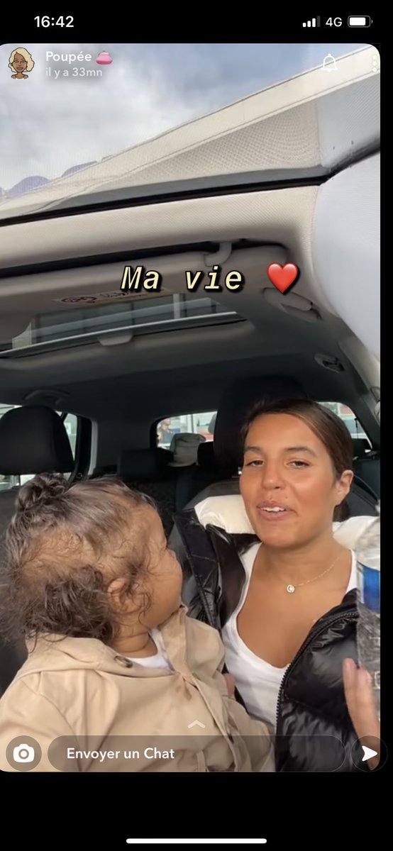 cmoiiiwshh's tweet photo. #poupettekenza tjrs elle se force à pas sourir completement ... https://t.co/qpjQ1pRuY8