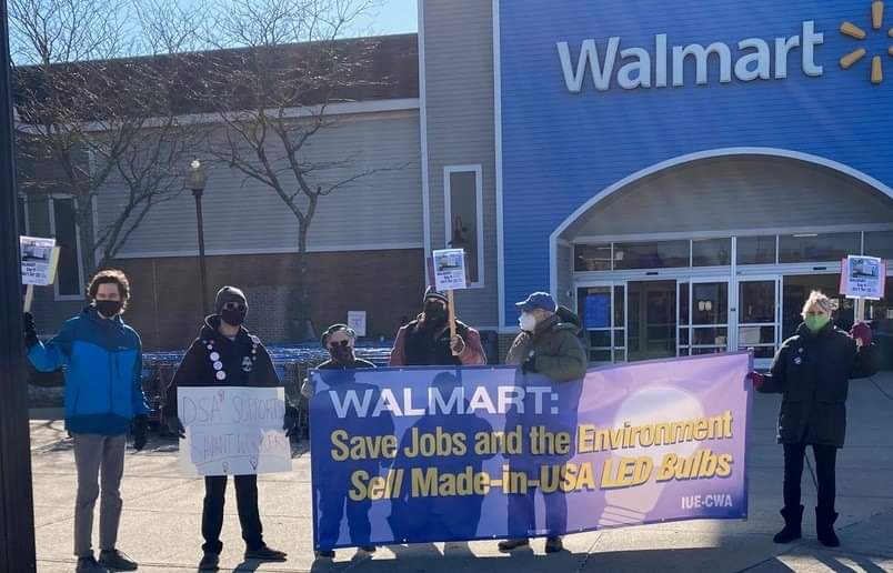 CapeCodDSA's tweet photo. Don't forget to join us in standing out in solidarity with Savant workers at the Walmart in Falmouth from 12-1PM. Sign the petition here - https://t.co/cCEGrrbmcz.
Tell Walmart to put workers before profits! Masks and social distancing required.
#capecoddsa #walmart #solidarity https://t.co/X2WohcU28k