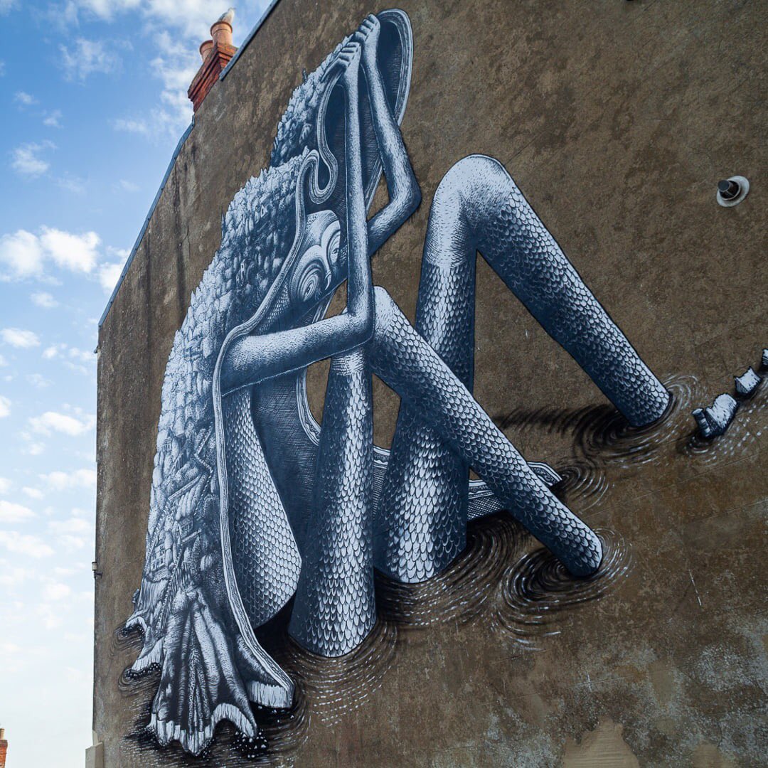 At a time when venues are closed and events banned, the 'Ventnor Giant' has been keeping the town company, with the mural providing a little reminder of the Ventnor Fringe 😉

📷 <a href="/JuJuwins/">Julian Winslow</a>