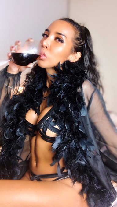 Cheers to the weekend! 🥂🍾🎉  Come spend some quality time with me!   https://t.co/bxNW6IMb2n https://t<a href="/tag/mvsales"class="tags"><span>#mvsales</span></a><a href="/tag/mvtrans"class="tags"><span>#mvtrans</span></a>