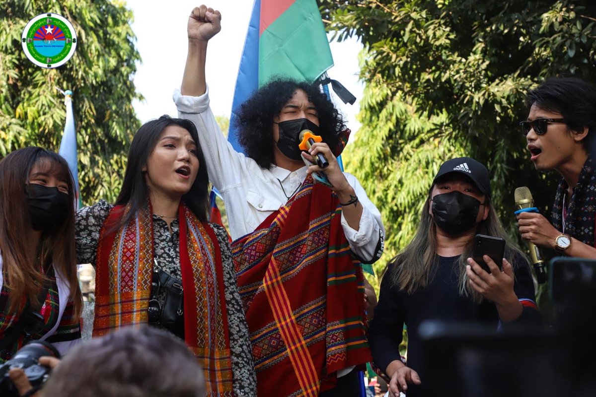 zoyaphan's tweet photo. Yangon today- Ehtnic protesters on Chin National Day. 

(၁) အာဏာရှင်စနစ်ဖျက်သိမ်းရေး
(၂) ၂၀၀၈ ဖွဲ့စည်းပုံအခြေခံဥပဒေ ဖျက်သိမ်းရေး
(၃) ဖက်ဒရယ်ဒီမိုကရေးစီပြည်ထောင်စုပေါ်ပေါက်ရေး
(၄) မတရားဖမ်းဆီးခံရသူများလွတ်မြောက်ရေး

#EndDictatorship  #BuildFederalDemocraticUnion  KYN https://t.co/3gFmiIvMNy