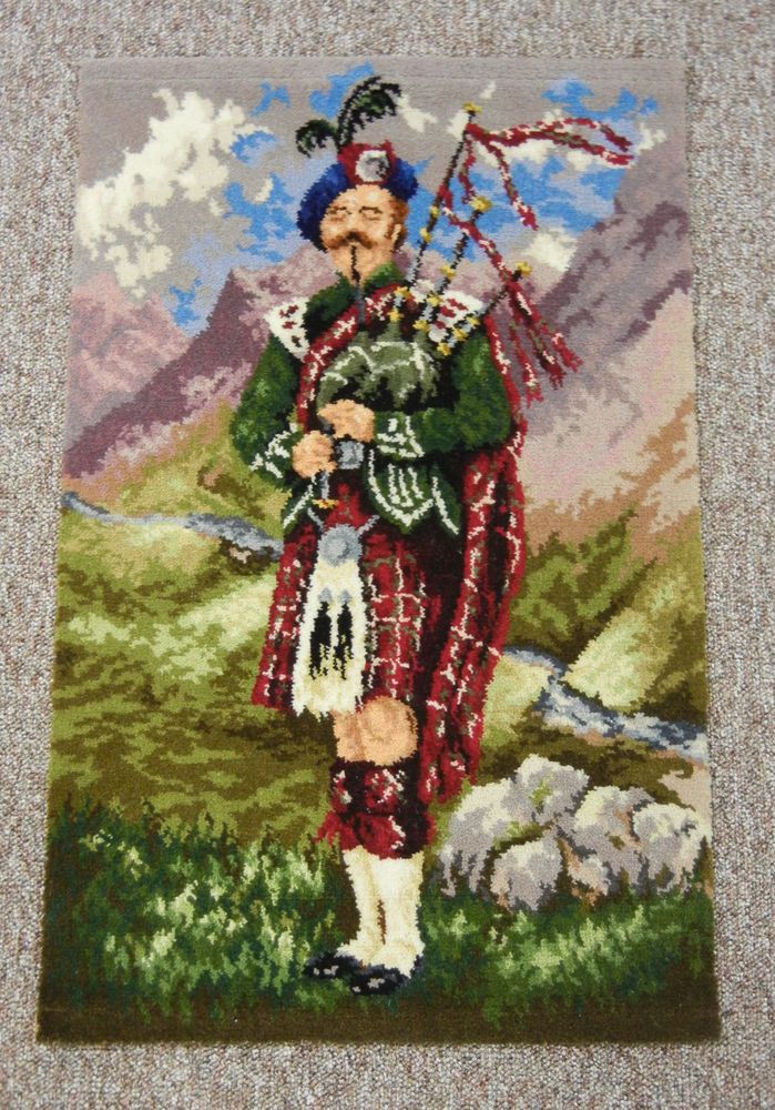 Bij mijn ouders hangt een wandkleed op de overloop waarschijnlijk aangeschaft op vakantie in Schotland eind jaren 70, best een groot ding ook, in het kader zonde om weg te doen, maar waar moet je er mee heen 😬😅