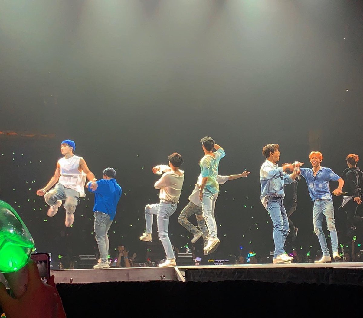 Earth_Denizen's tweet photo. 💚 thank you for this beautiful gift 💚 #Encore #GOT7FOREVER #AhgaseForever ©justsome_kpopthings Toronto July 2019   #GOT7_ENCORE #EncoreWithGOT7
#GOT7 #갓세븐 #ahgase #JJP #JayB #Mark #Jackson #JacksonWang #Jinyoung #Youngjae #BamBam #Yugyeom #TeamWang #justright #IGOT7 https://t.co/JkfzyNBuII