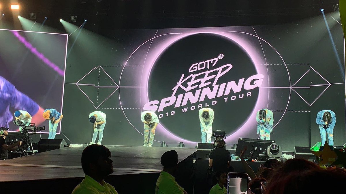 Earth_Denizen's tweet photo. 💚 thank you for this beautiful gift 💚 #Encore #GOT7FOREVER #AhgaseForever ©justsome_kpopthings Toronto July 2019   #GOT7_ENCORE #EncoreWithGOT7
#GOT7 #갓세븐 #ahgase #JJP #JayB #Mark #Jackson #JacksonWang #Jinyoung #Youngjae #BamBam #Yugyeom #TeamWang #justright #IGOT7 https://t.co/JkfzyNBuII