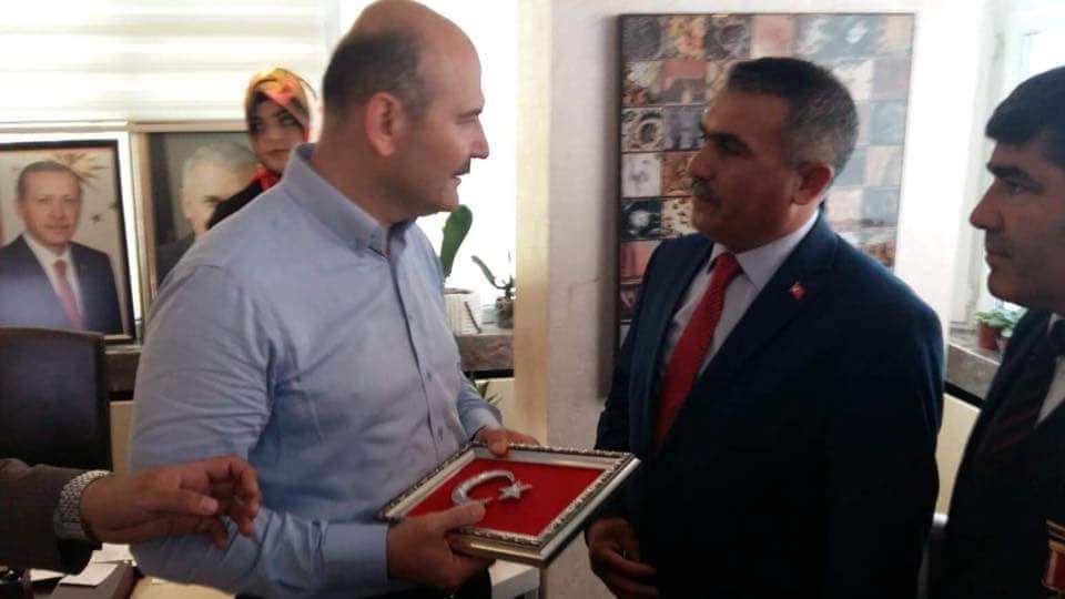 FerdiSanal's tweet photo. #UzmJandarmalarSOYLUile
Sn. @sebnembursali hanım @TC_icisleri Bakanımız Sn. @suleymansoylu'dan 3466 Sayılı Kanuna tabii olan ve yanlızca @jandarma Gn.K.lığında görev yapan UZMAN JANDARMALAR özlük haklarının düzeltilmesini bekliyor. 
@mehmetersoy57
@Ahaber @mahmutovur https://t.co/v4REZBd2W7