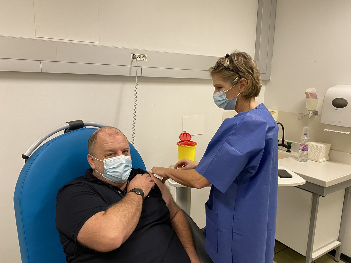 unarefssa's tweet photo. Encore un week-end de vaccination au CHU de Toulouse pour nos bénévoles des associations de réservistes ! Bientôt 1 an d’actions insatiables pour nos 460 bénévoles de la Région Occitanie ! RESPECT https://t.co/p1jqUvNrsA