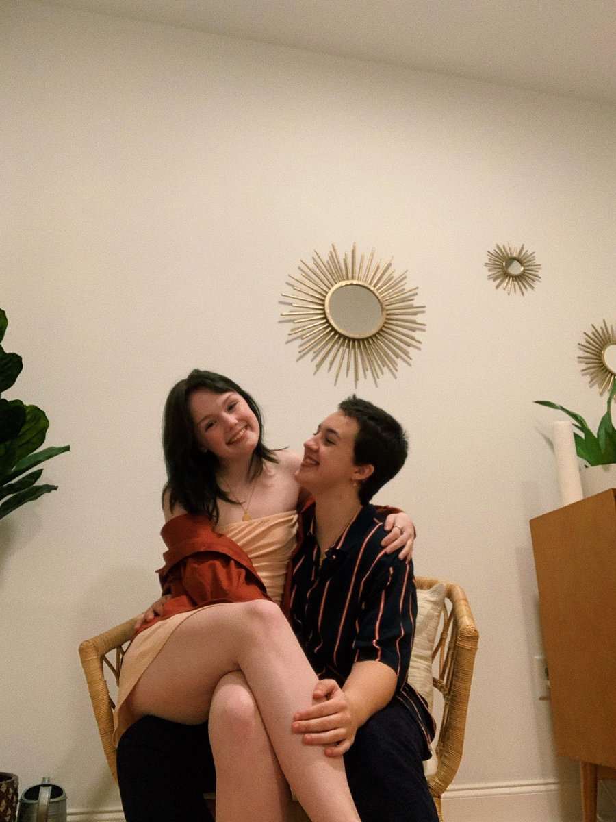 lexicopes's tweet photo. I miss my gf so much. I wish u were here with me rn 💞 https://t.co/zXeiox0uay