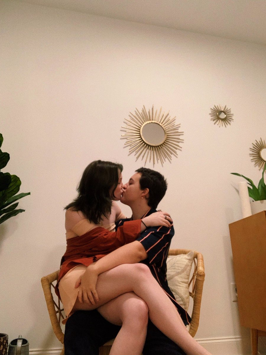 lexicopes's tweet photo. I miss my gf so much. I wish u were here with me rn 💞 https://t.co/zXeiox0uay