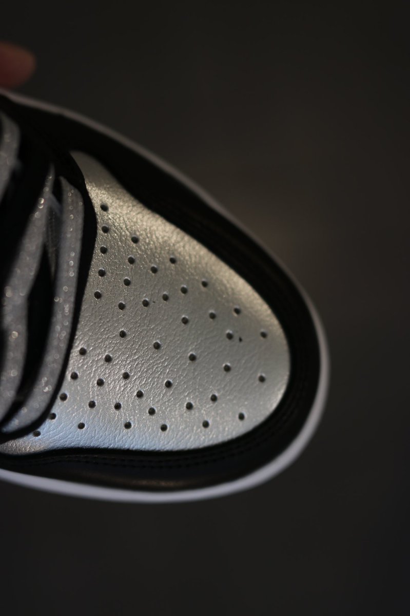 Heskicks's tweet photo. Love you @hibbettsports π these are super nice in person! Posted a review on https://t.co/ZrBvrH8xWa #airjordan1silvertoe #hibbettsports #heskicks #collectivekicks https://t.co/F6JGMFlAs4