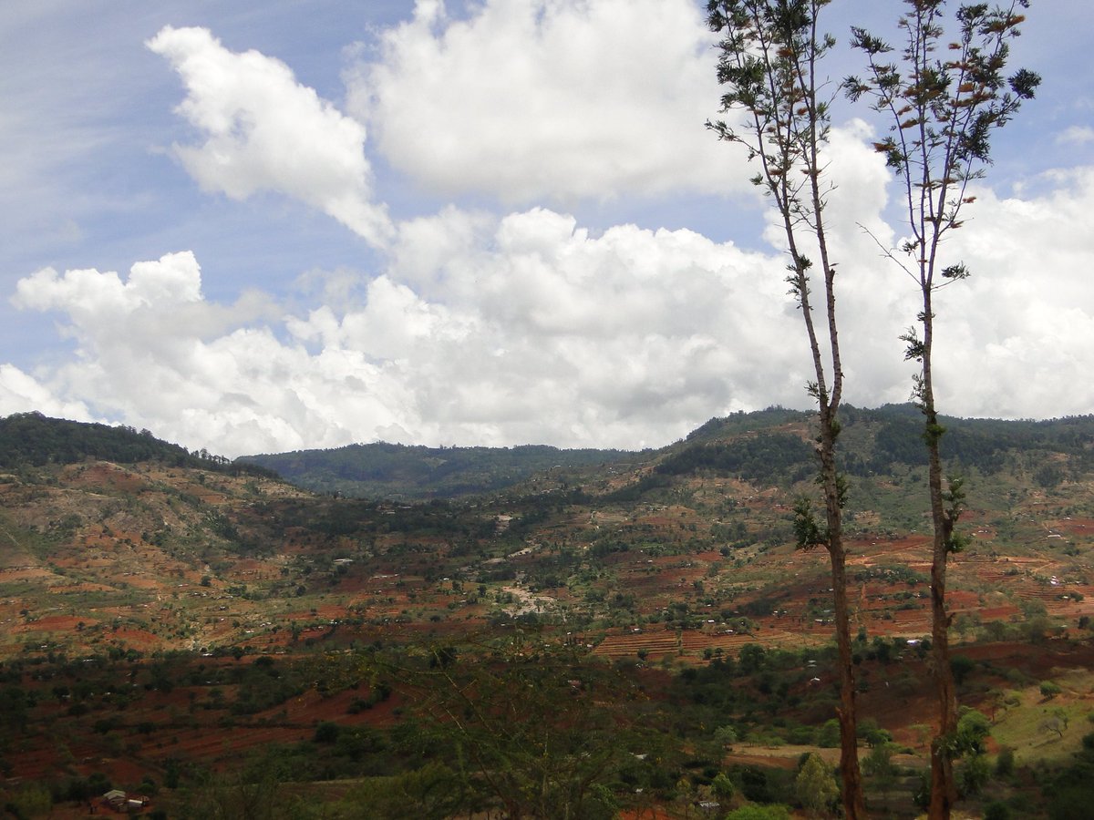 kenyatrailguide's tweet photo. 🌀📸, Makueni County: Explore the County beauty hills and landscape. Fact the county share small part of Tsavo national Park in South Boarder with Taita Taveta. https://t.co/m9JrUU7ABU!