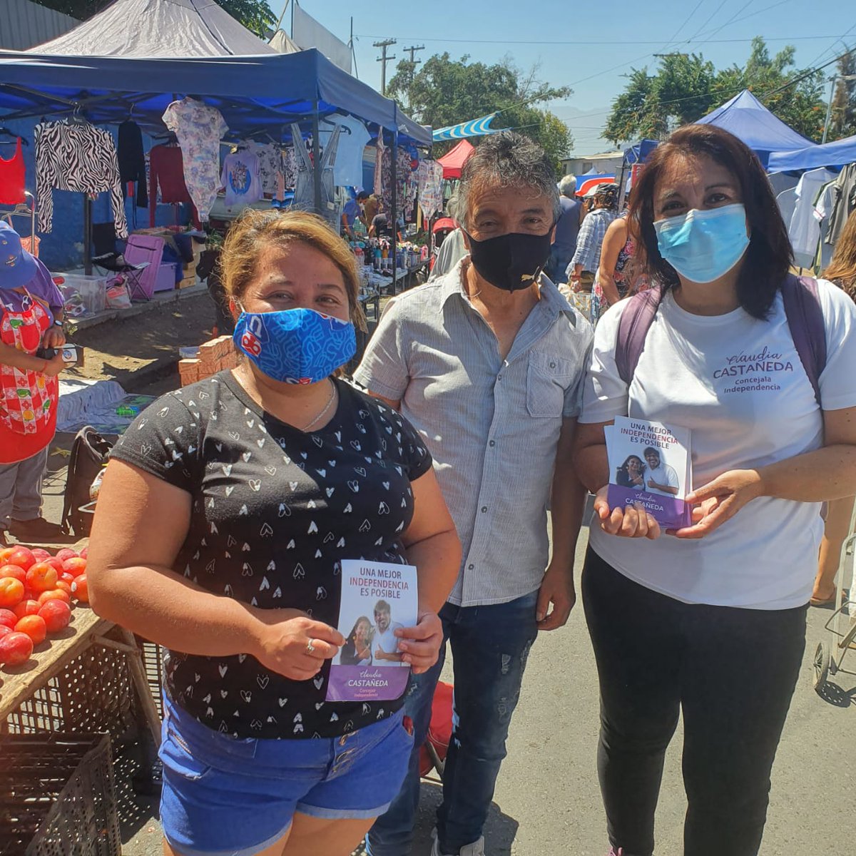 Clau2021concej1's tweet photo. Hoy estuvimos en la feria Nueva de Matte con Las Cañas, conversando sobre nuestra concejalía abierta y transparente.
Agradecida de toda las personas que se dieron el tiempo de escucharnos y de conversar con nosotr@s 
#clau2021concejala
#unamejorindependenciaesposible https://t.co/TLT3NiUfzb