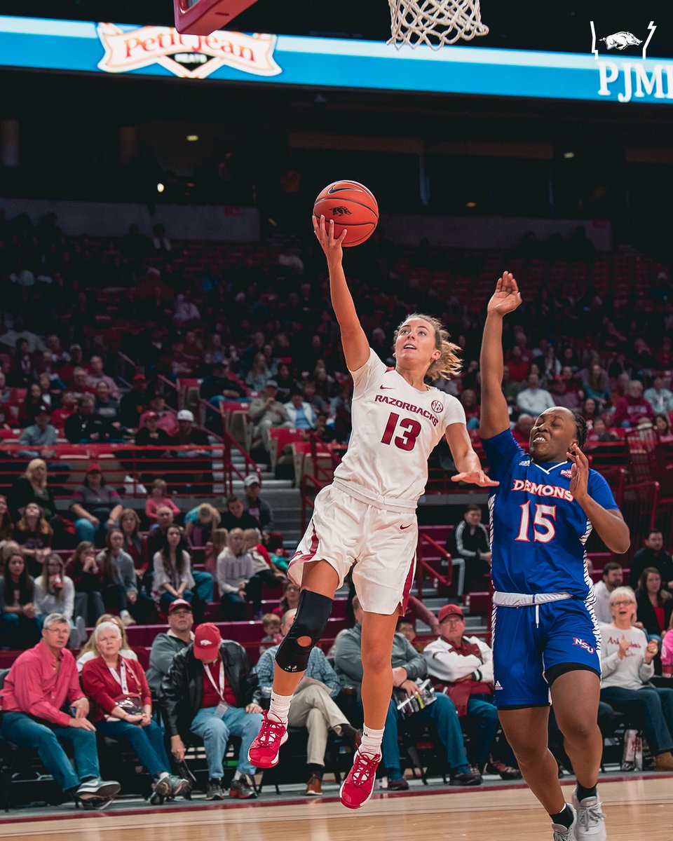 RazorbackWBB's tweet photo. @grayce_1313 Top Shots 📸

#SideBySide 🐗🏀 https://t.co/2LQECYh9U3