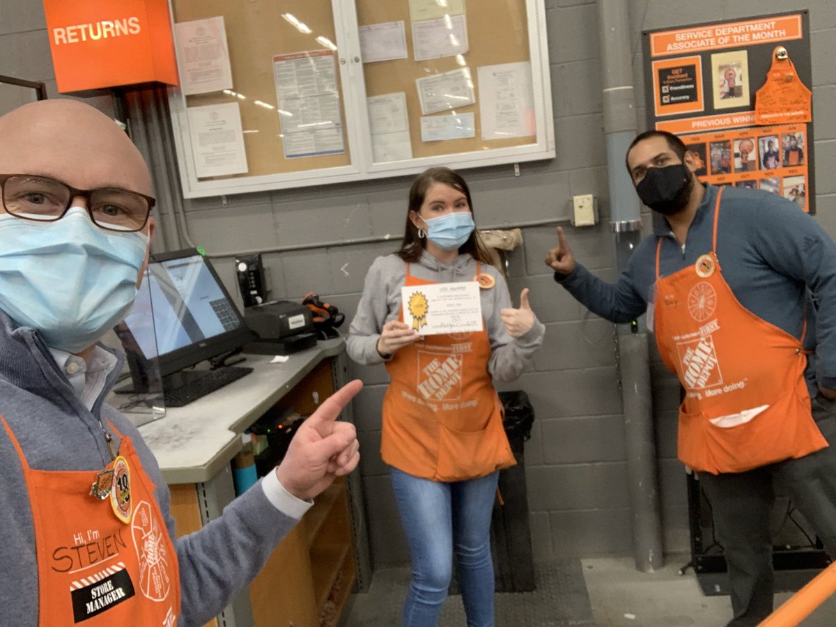 GandySteven's tweet photo. Joe D70 and Kaitlyn D31 continue to WOW their customers with great service and get that #definitelywill shout out!! Also - Happy Birthday Chris!! #Team1528 #PMD 👊🏼💣💥 https://t.co/f4P71yXZ86