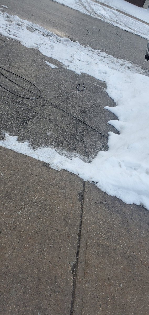 ConnieSCMC's tweet photo. Hey @Bell Can you pls have your technician come back to clean up the mess he left behind on my driveway and sidewalk. You wouldn't want someone falling over and getting hurt over your negligence #bellcanada https://t.co/LrAH2YMbuf