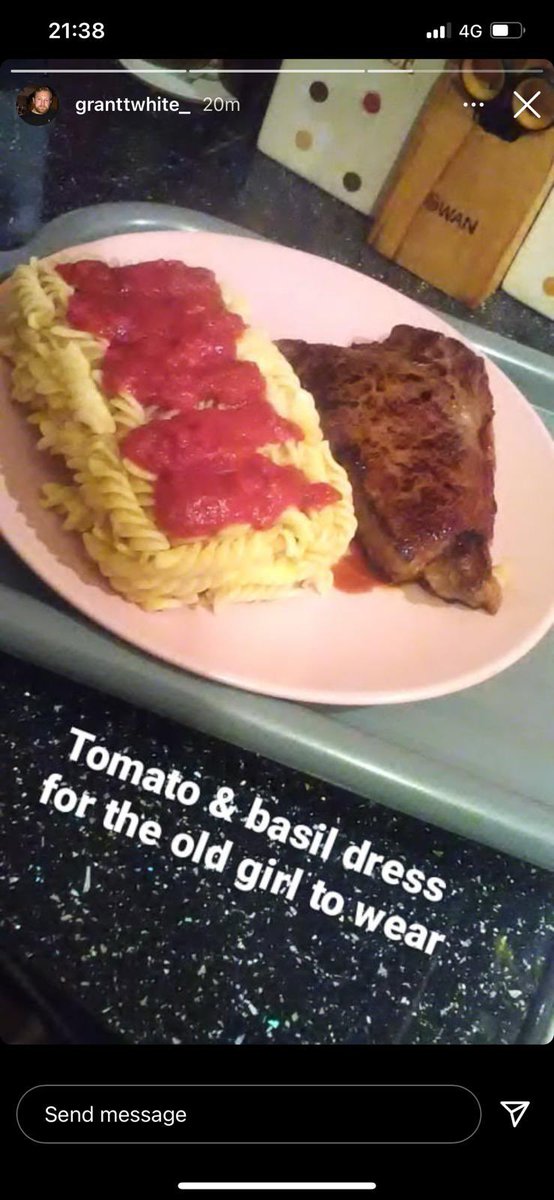 DeclanRodgers1's tweet photo. @GordonRamsay can you rate this meal for me please? https://t.co/a2Di4Zwb57