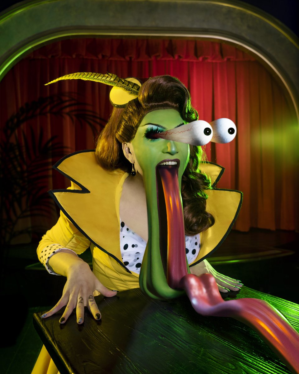 omgheyrose's tweet photo. SsssssssMOKiiiiiinnnn’ 💛💚 @JimCarrey https://t.co/Rhoz2cRhNk