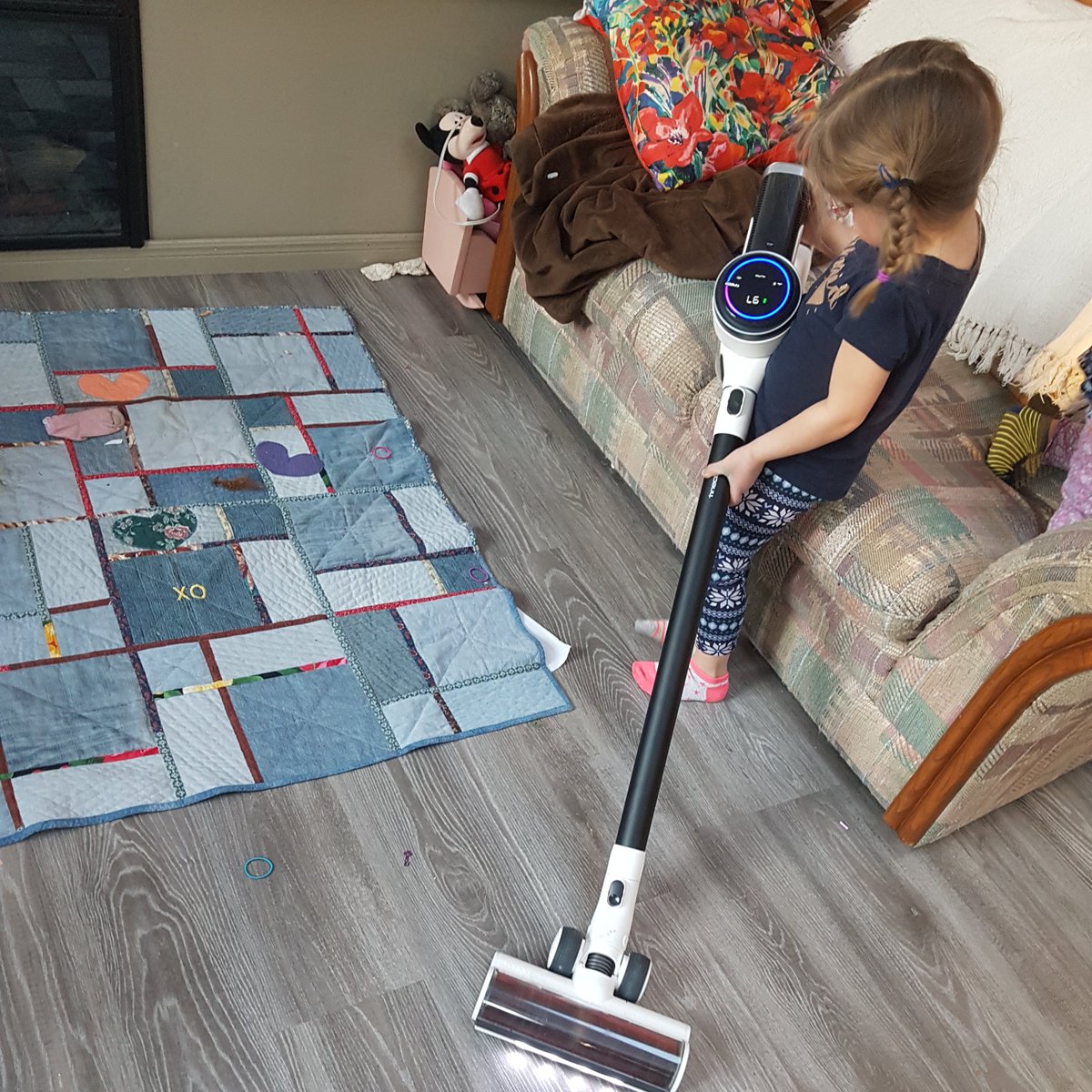 MacBekah's tweet photo. Happy with my new vacuum! Anything that makes the kids clean is good in my books. #TinecoTime @tinecoglobal https://t.co/hMYcz0nPce