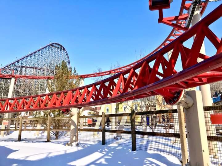 BettejeanHulbi1's tweet photo. Ever seen Cedar Point in the snow? Behind the scenes charity event. #brrrr #sooocool #rideon https://t.co/PeZT13rMFX