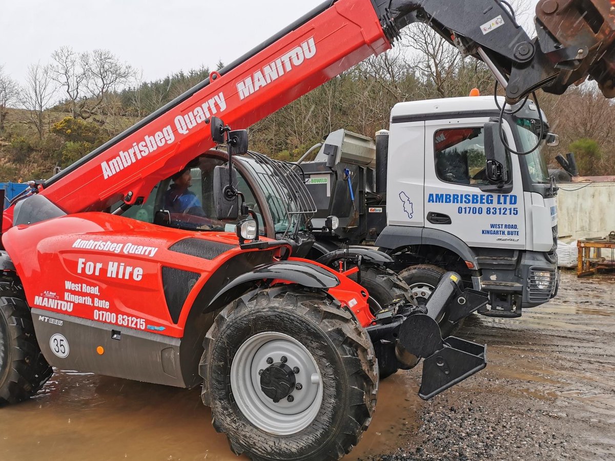 saturday morning job at Ambrisbeg Quarry signing up the new merc truck and the new manitou. Both were done in Metamark M7 vinyl for a longer lasting look Thank you to the Strathie family for trusting us with there new toys #teambutesigns #teambikeshed @Metamarkuk #supportlocal