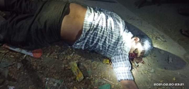 HNwayoo's tweet photo. tw // blood,violence,death.Happening now in shwepyithar,yangon ,Myanmar!The military shot an innocent civilian who’s guarding his neighborhood with real bullets to the head. Who do we call for help when the police themselves are murdering us ? #Feb20Coup #WhatsHappeningInMyanmar https://t.co/NhLVX1t42q