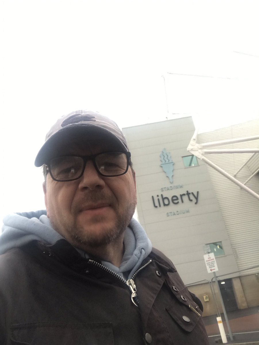 DaiDarlo's tweet photo. Had my weekly therapy walk listening to my other therapy @TheAiCPodcast with @ryanstephensuk Pissing myself at the stories from school and mates pre run prep #chinese #breakfast #cardiffhalf #knobout Brilliant lads 👏👏 https://t.co/HaYYaE2wF9