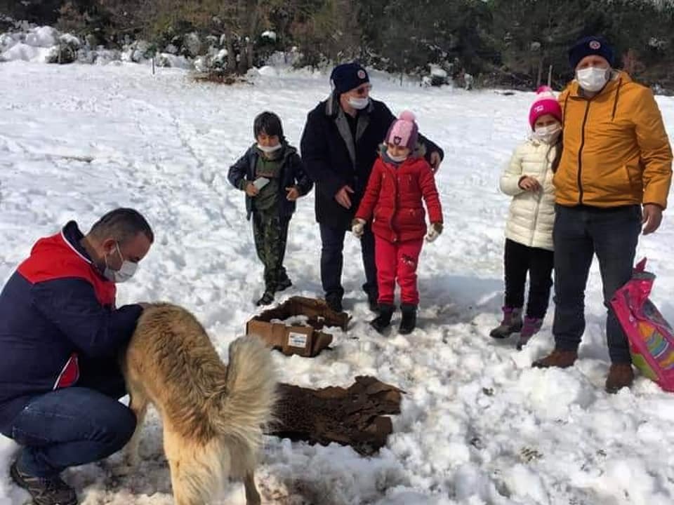 kocaelitif's tweet photo. İlkçev ve darıca Kızılay Sokakları boş bırakmıyor ! https://t.co/uwcKorOU6o