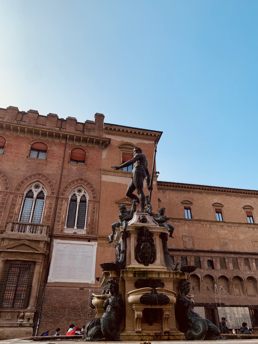 bvckleytie's tweet photo. e che Bologna è una regola ✨ https://t.co/Kk2TcjdidP