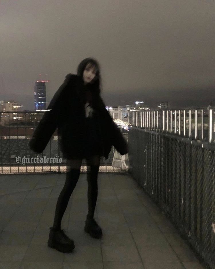 SkinnyInABit's tweet photo. Unpinning at 160 🖤💢💣🦴🦷 https://t.co/yRtXhgS5Fw