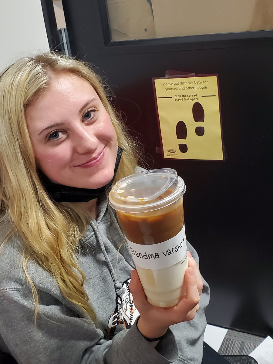 playmkrsgirls's tweet photo. Shout out to @grandmavarsho. She drives fast, kills it on the court and will be an elite pizza delivery driver someday.
#slowdriver #rockyrococco
@AverieVarsho @NorthPlaymakers @BlakeDuDonis https://t.co/S0PpoOcBND